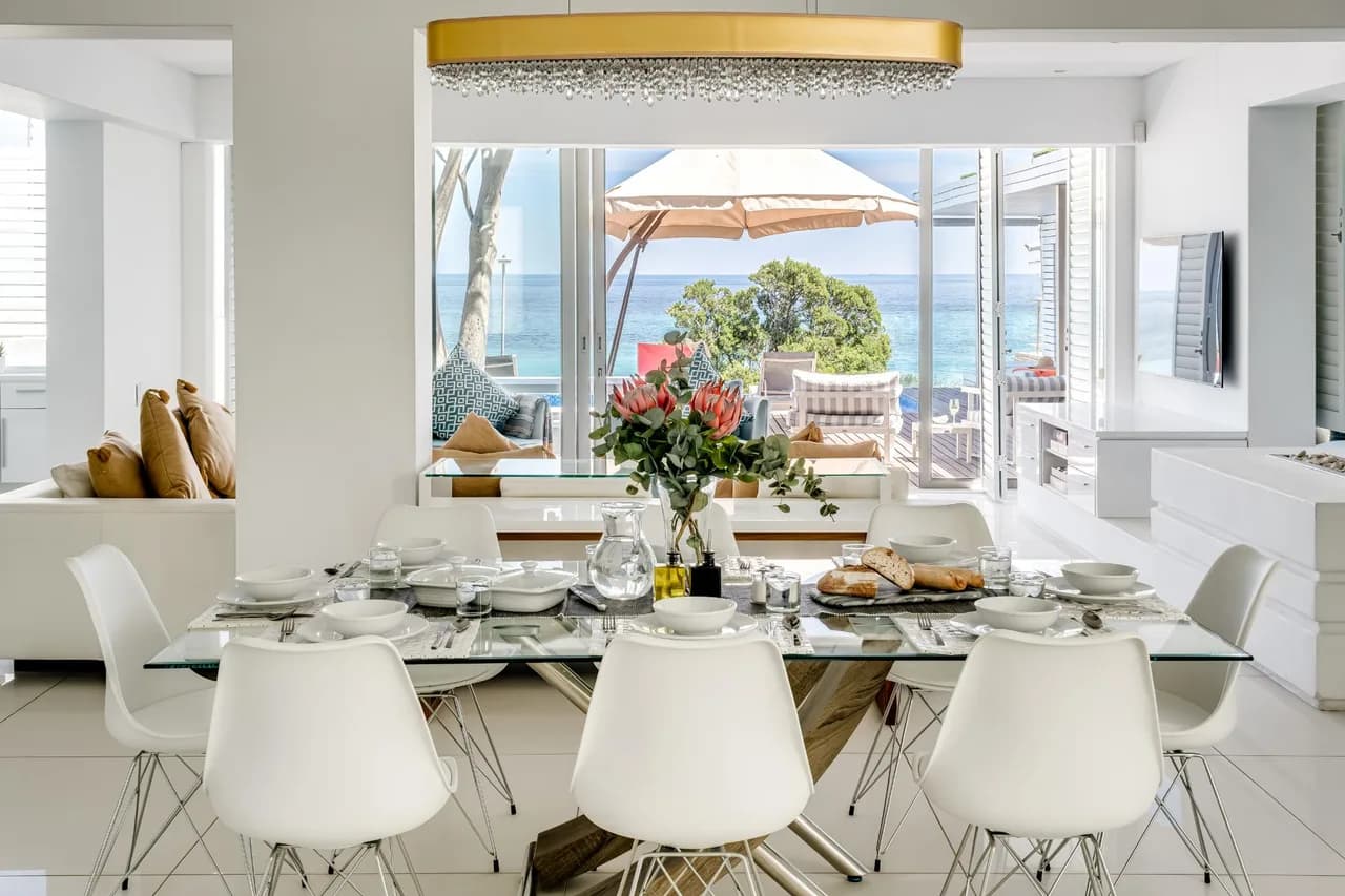 Stylish Four-Bedroom Villa in Camps Bay photo 3