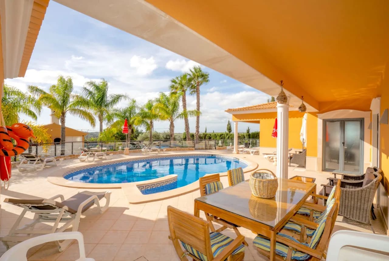 Balcony Three Bedroom Villa in Guia Algarve Portugal photo 5