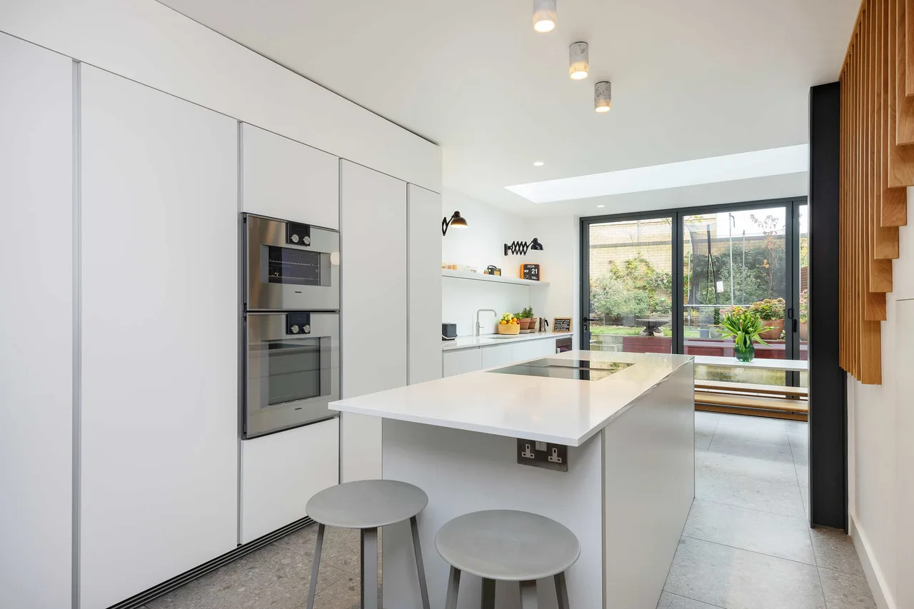 Garden View Three Bedroom Retreat in London