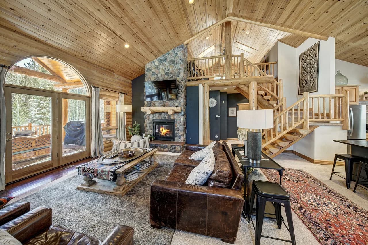 Scenic Five Bedroom Lodge in Blue River