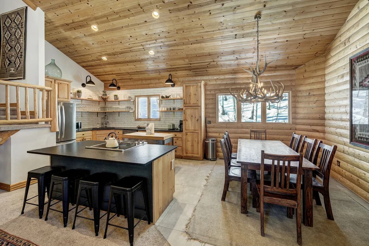 Scenic Five Bedroom Lodge in Blue River photo 4