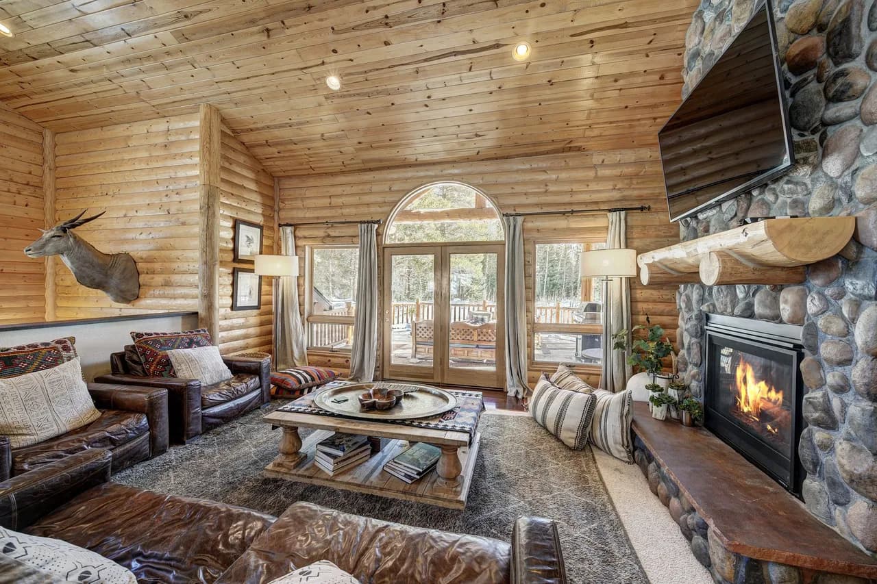 Scenic Five Bedroom Lodge in Blue River photo 5