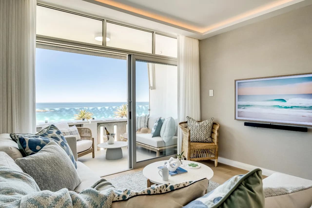 Beachfront Two Bedroom Apartment in Camps Bay photo 2