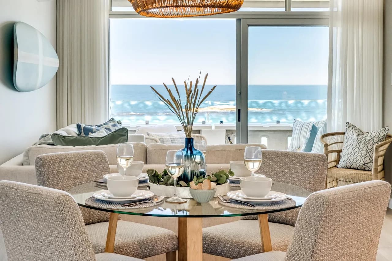 Beachfront Two Bedroom Apartment in Camps Bay photo 3