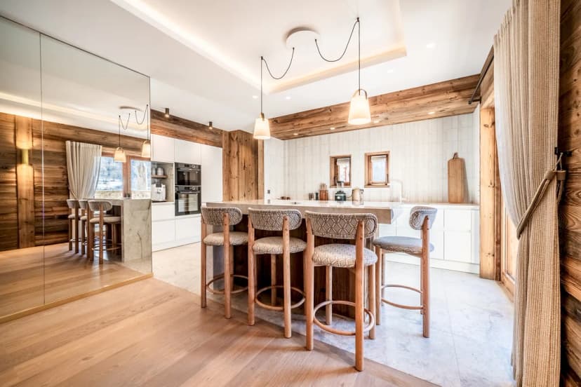 Ski-In Chalet with Terrace in Méribel