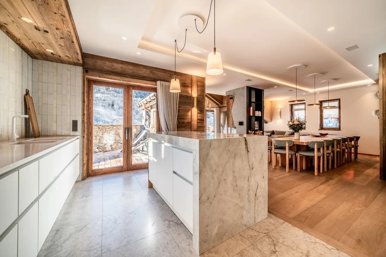 Chalet with Balcony Terrace in Les Allues Méribel photo 2