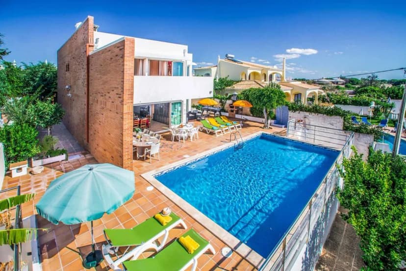 Contemporary Three Bedroom Villa in Algarve