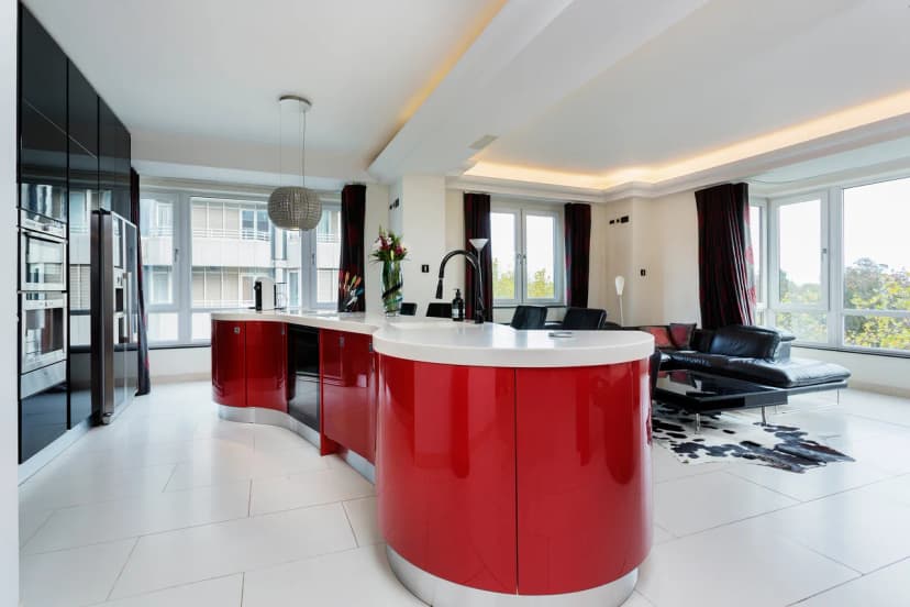 Elegant Four Bedroom Retreat in Hyde Park