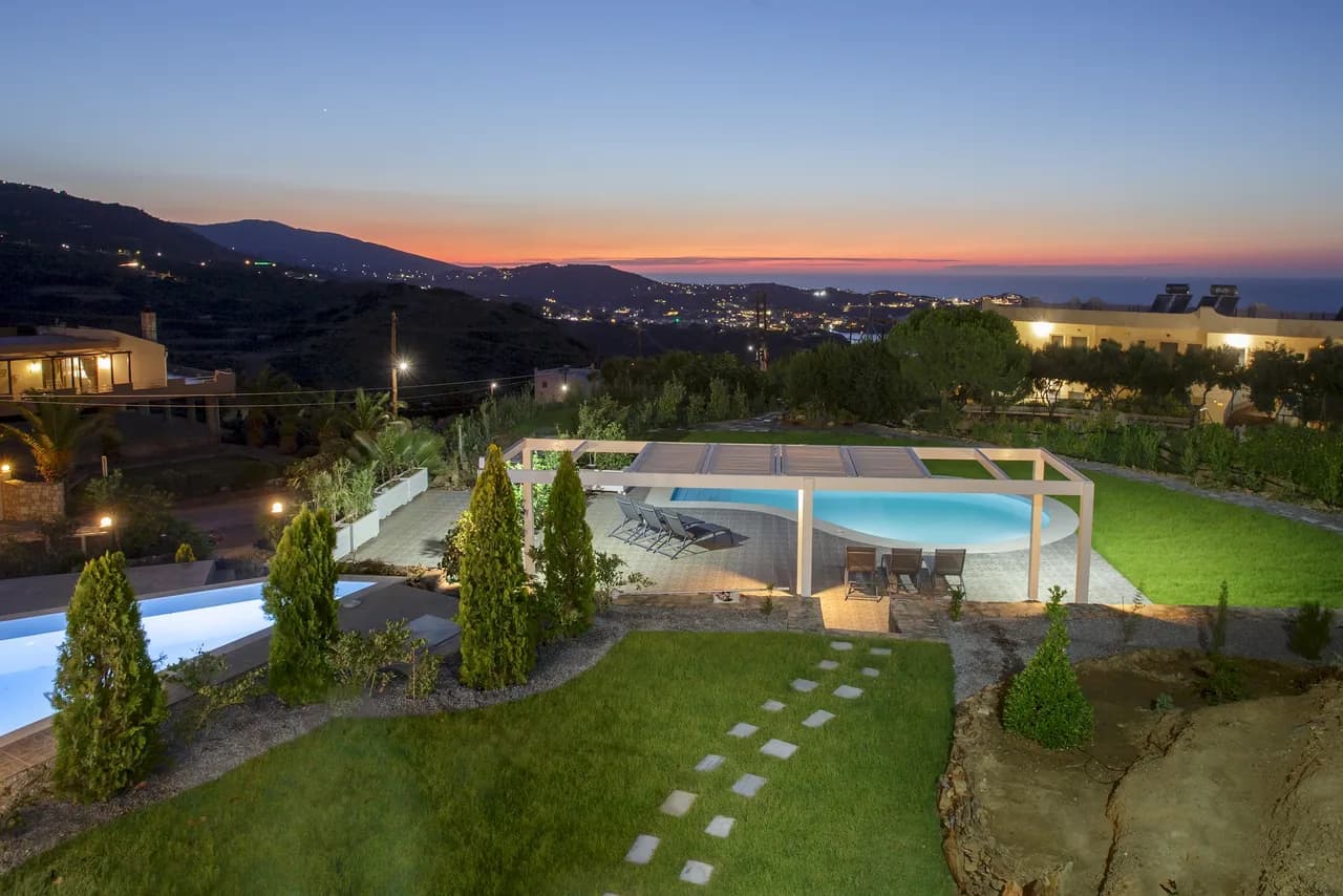 Sea View Four Bedroom Villa in Ammoudi photo 3