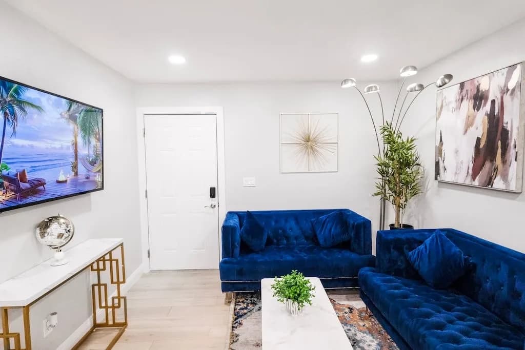 Modern Three Bedroom Villa in San Diego photo 2