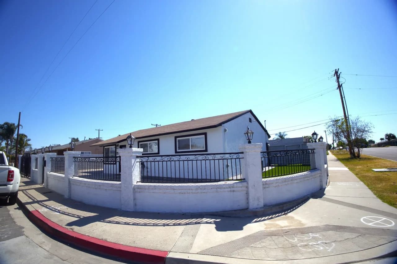 Family-Friendly Four Bedroom Home in San Diego photo 3