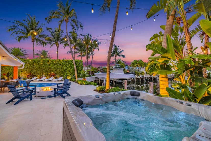Waterfront Residence with Heated Pool in Fort Lauderdale