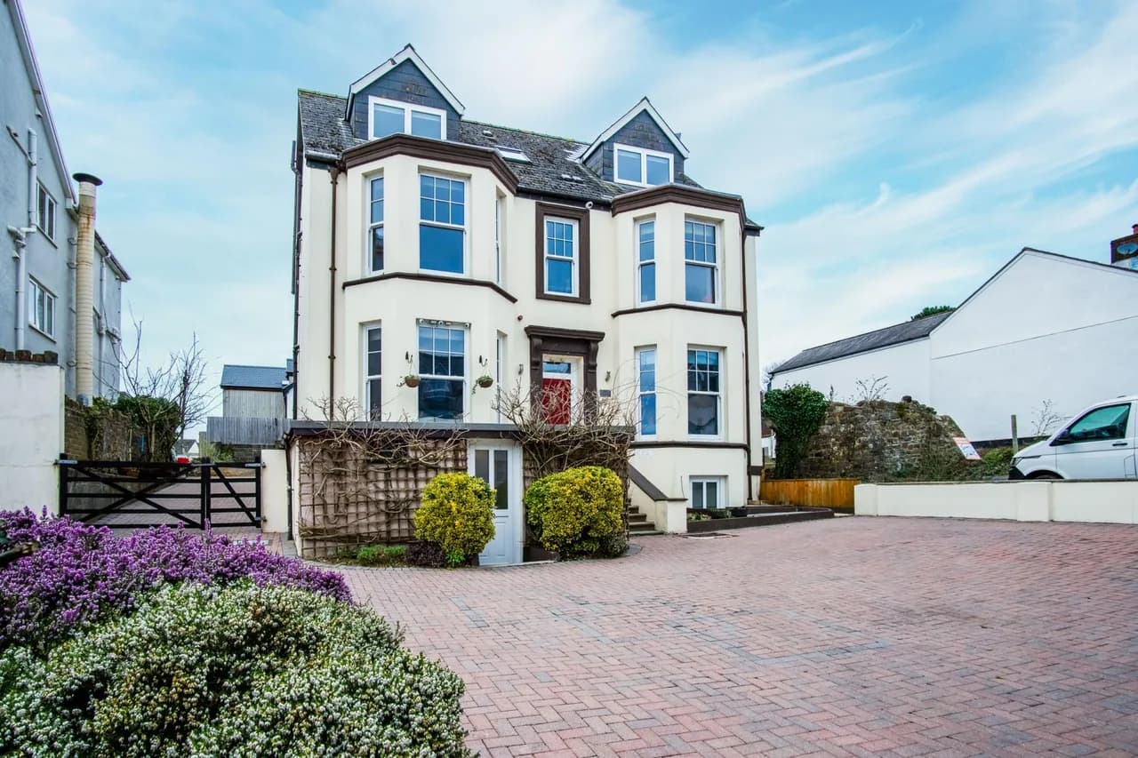 Spacious Nine Bedroom Villa in Pembrokeshire Coast