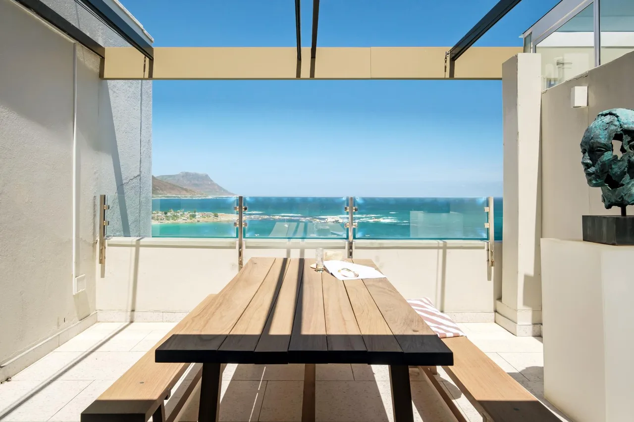 Penthouse with Scenic Sea Views in Cape Town photo 2