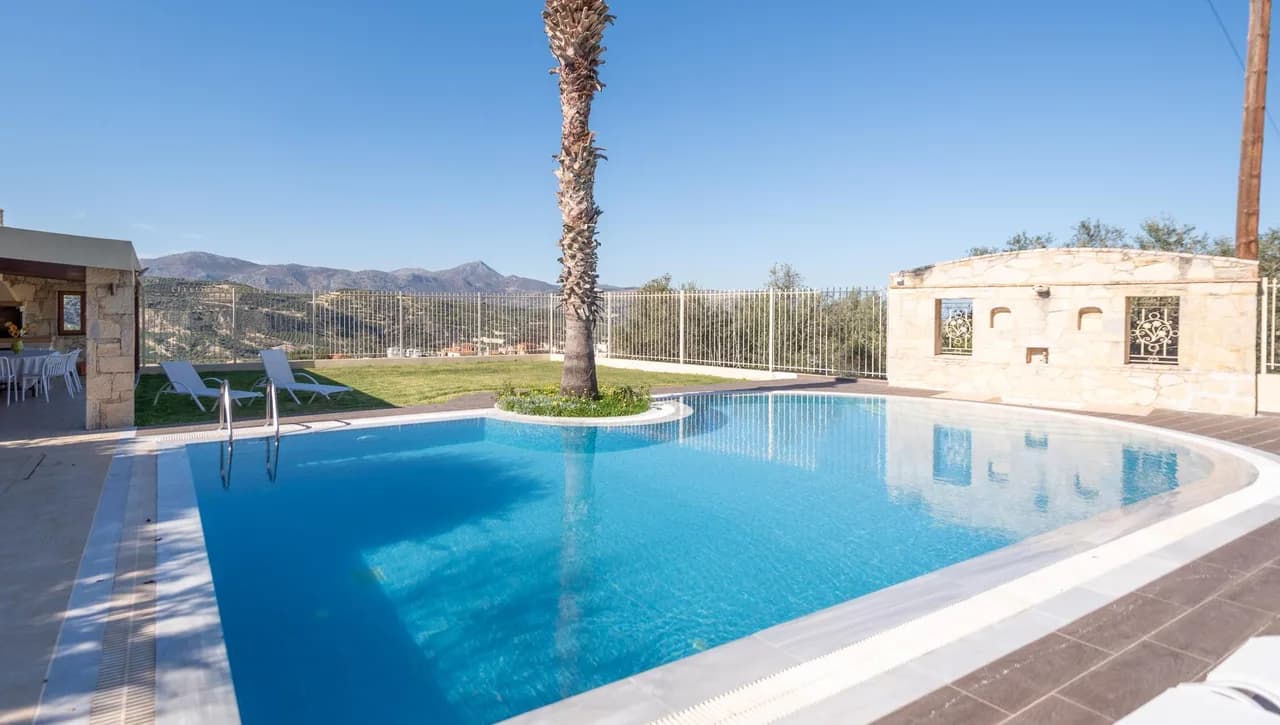 Spacious Five Bedroom Villa in Ano Kalesa photo 2