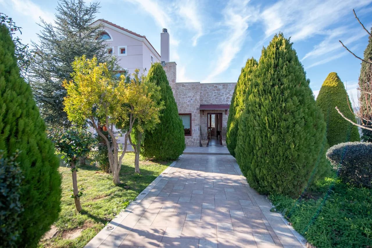 Spacious Five Bedroom Villa in Ano Kalesa photo 3