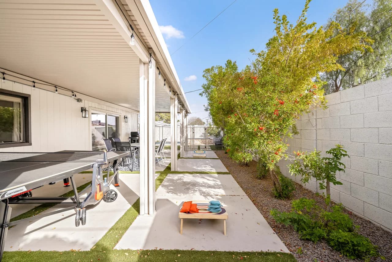 Contemporary Four Bedroom Retreat in Scottsdale photo 4