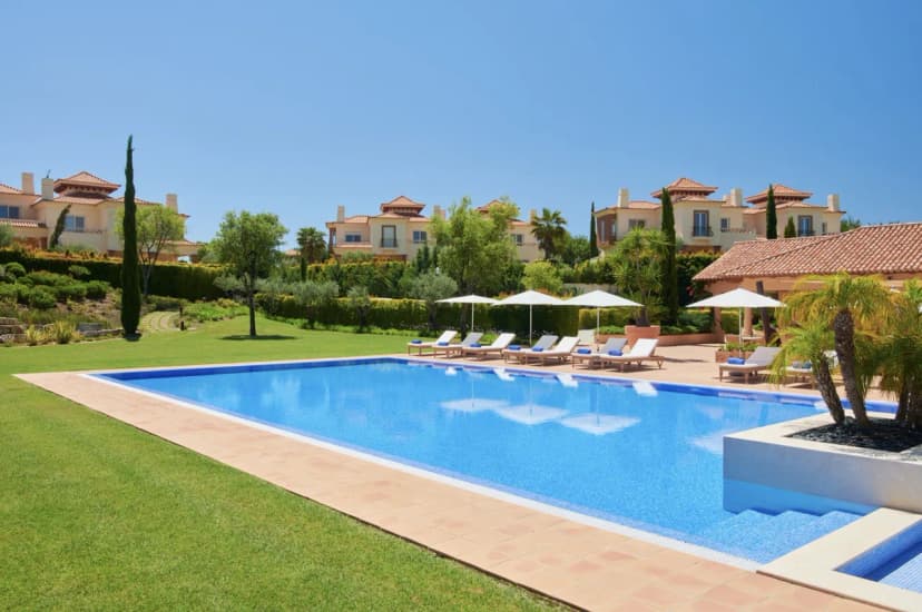 Stylish Linked Villa in Algarve