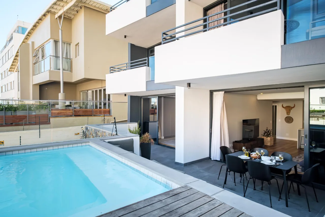 Modern Two Bedroom Suite in Cape Town photo 2