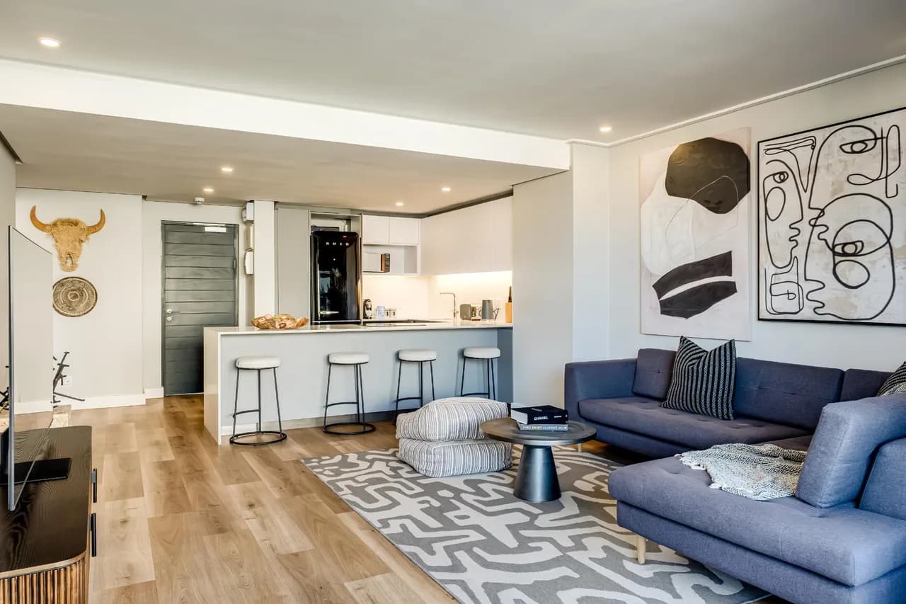 Modern Two Bedroom Suite in Cape Town photo 5