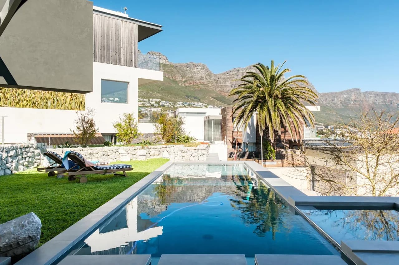Luxurious Five Bedroom Villa in Camps Bay photo 4
