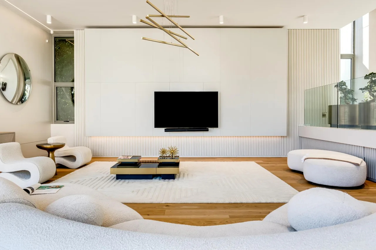 Luxurious Five Bedroom Villa in Camps Bay photo 5