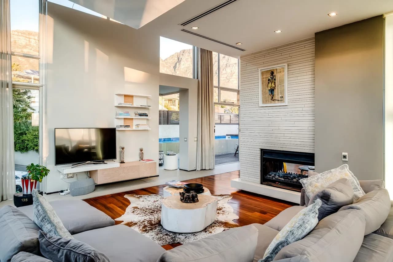Sea View Three Bedroom Apartment in Camps Bay photo 2