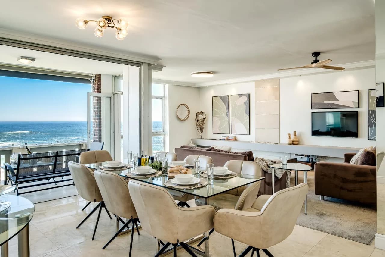 Beachside Two Bedroom Villa in Camps Bay photo 3