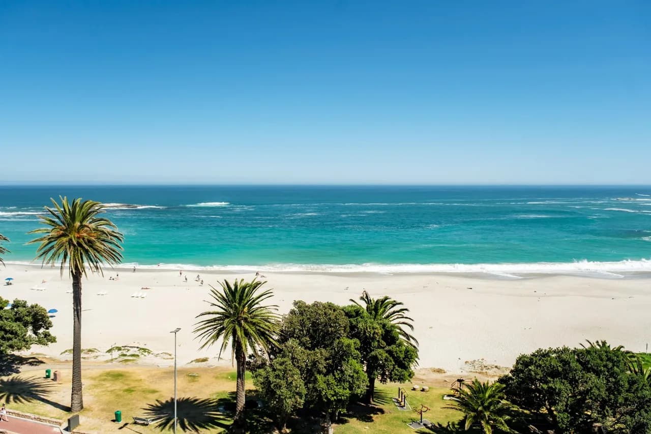 Beachside Two Bedroom Villa in Camps Bay photo 5