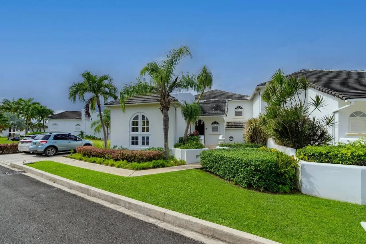 Elegant Three Bedroom Villa in Saint James photo 2