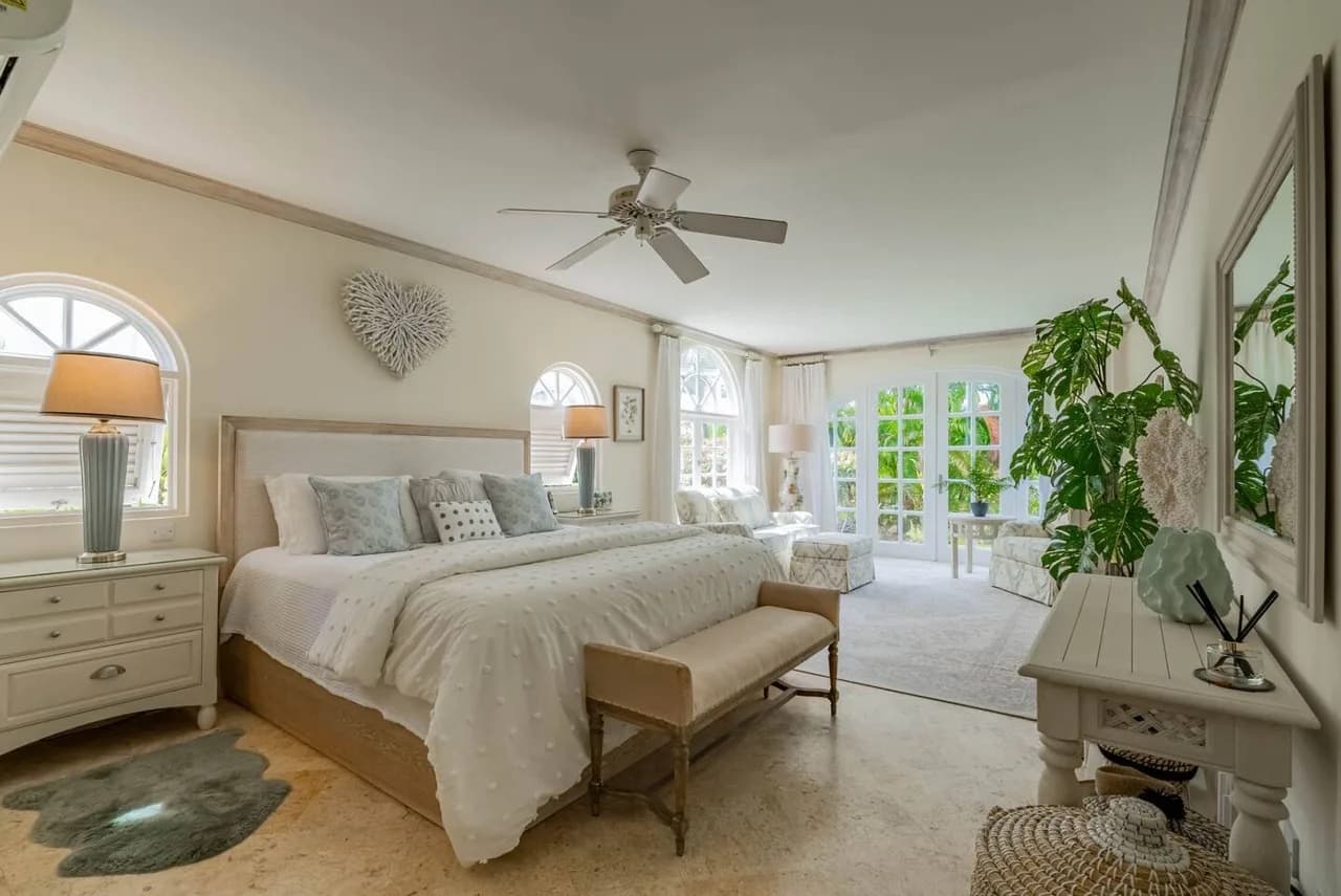 Elegant Three Bedroom Villa in Saint James photo 3