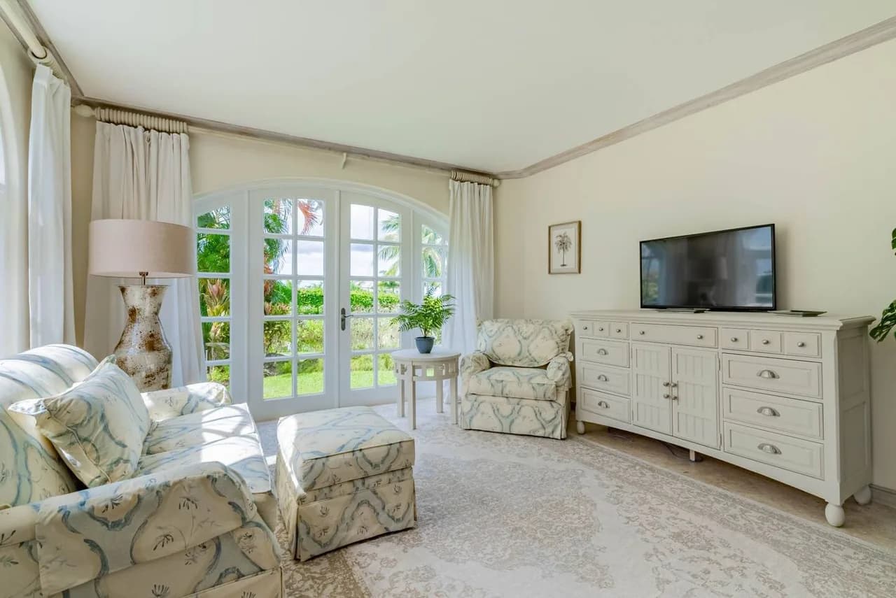 Elegant Three Bedroom Villa in Saint James photo 4