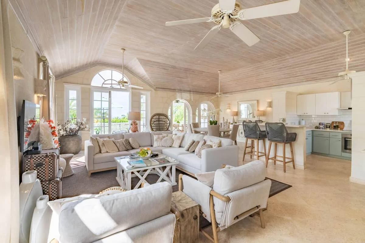 Elegant Three Bedroom Villa in Saint James photo 5