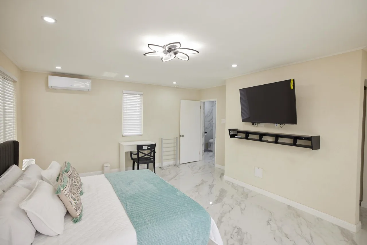 Gated Six Bedroom Villa Near Beach in Christ Church photo 3