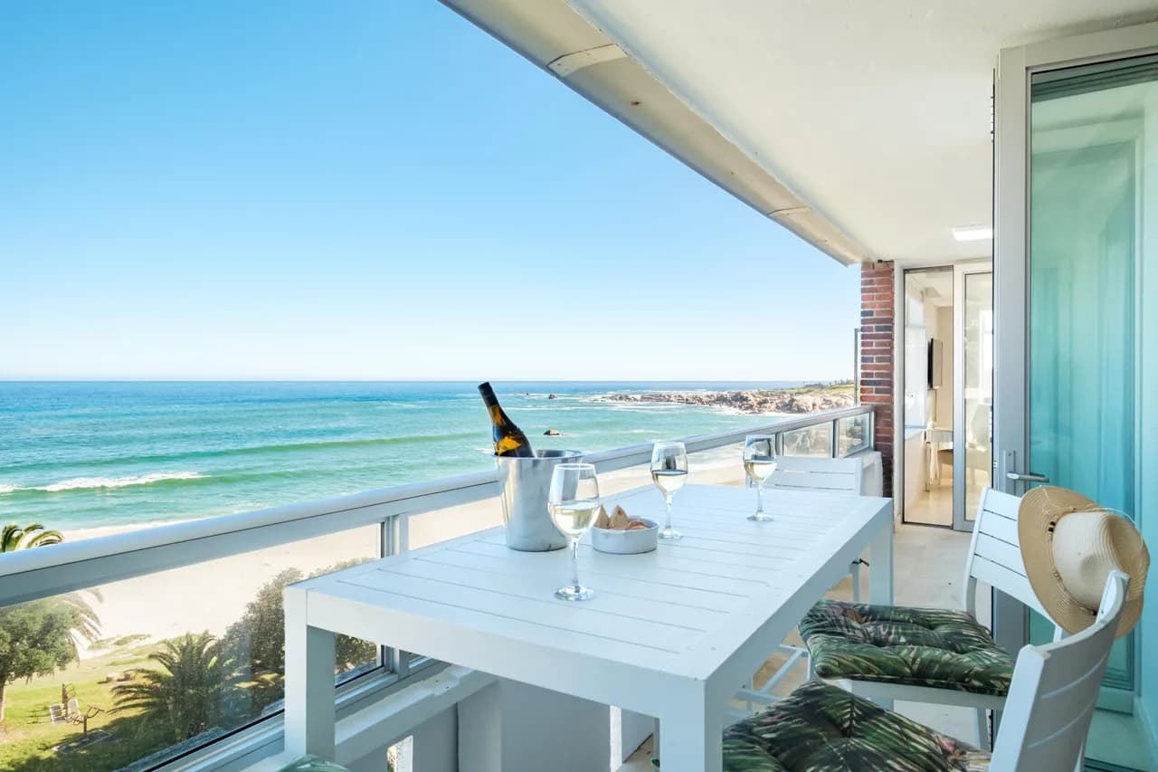 Ocean View Three Bedroom Apartment in Camps Bay