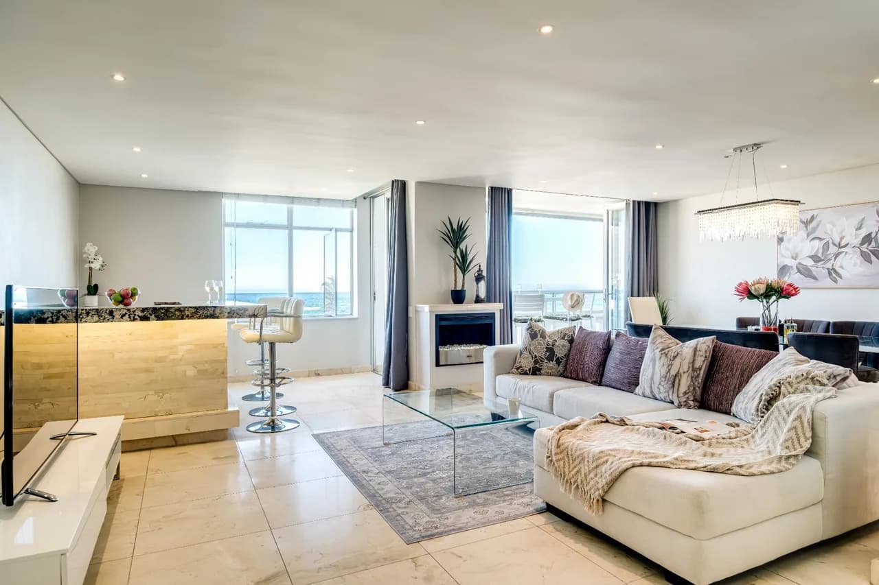 Ocean View Three Bedroom Apartment in Camps Bay photo 2