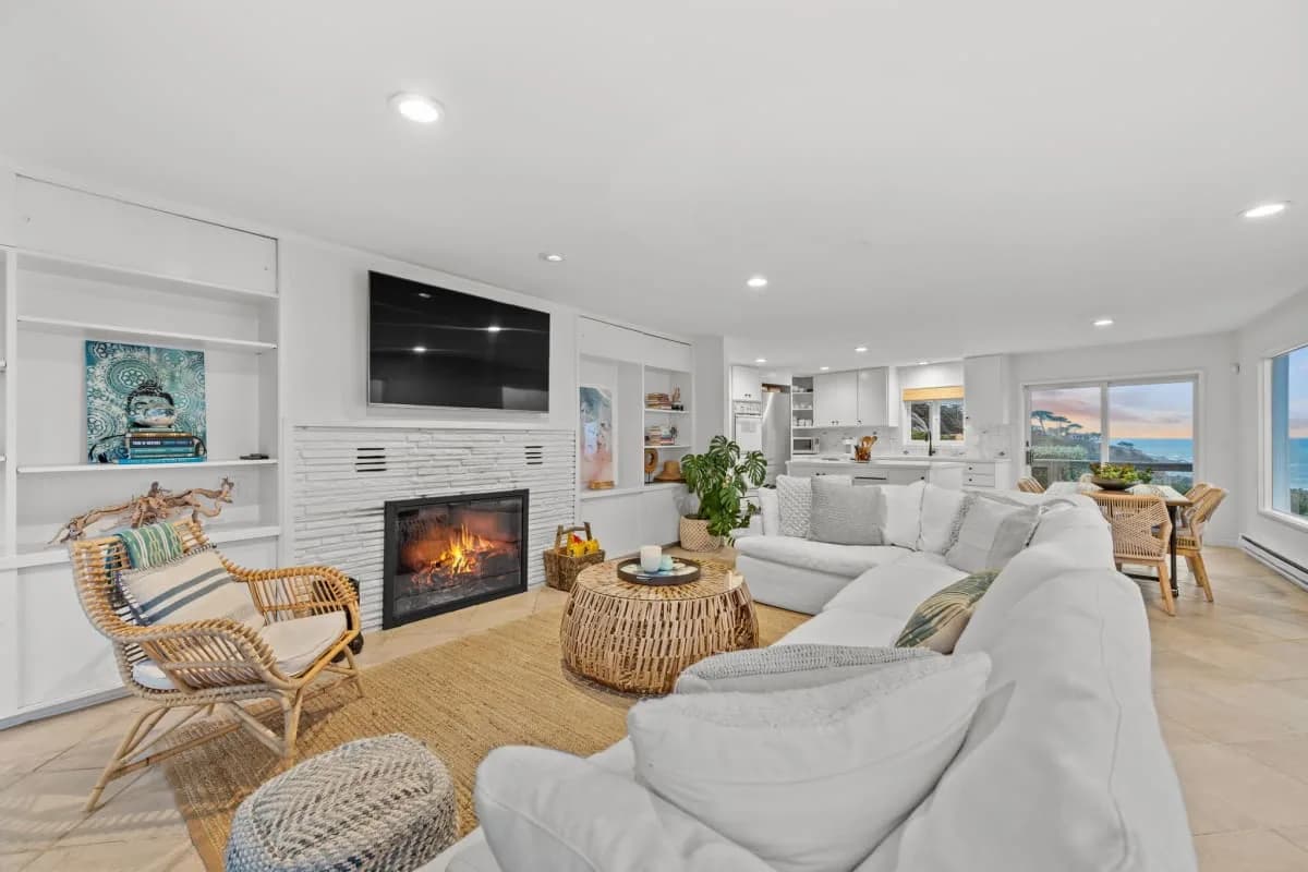 Oceanfront Home with 180° Views in Montara, California photo 4