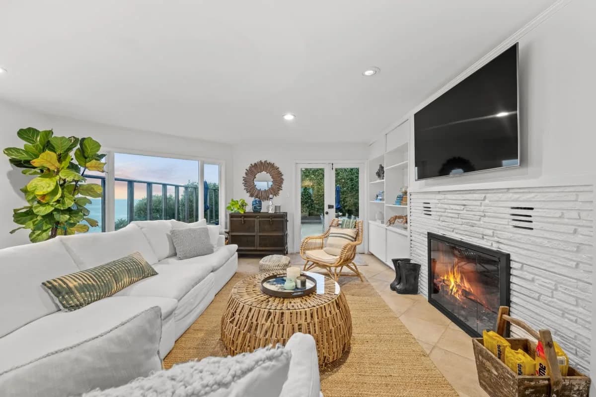 Oceanfront Home with 180° Views in Montara, California photo 5