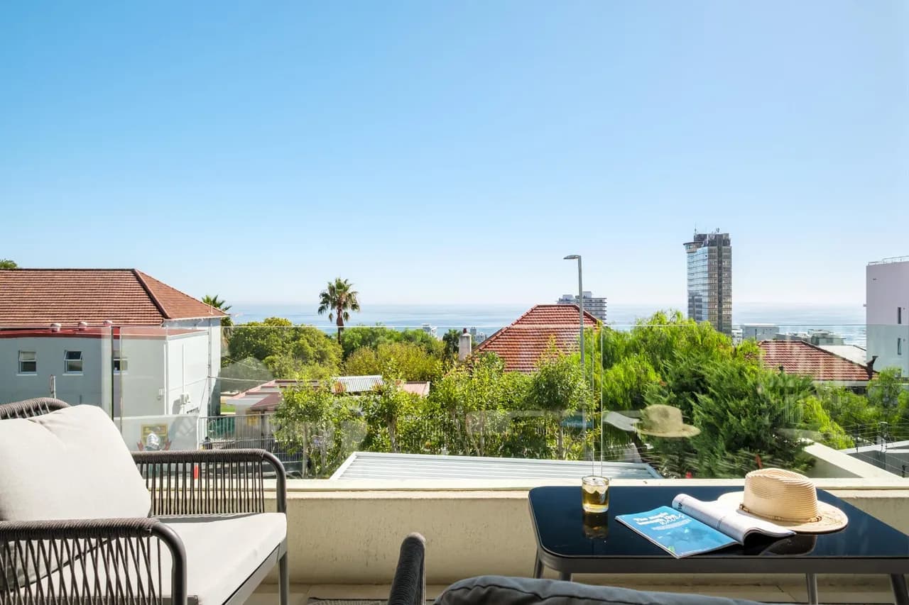 Central Modern One-Bedroom Apartment in Sea Point, Cape Town photo 2