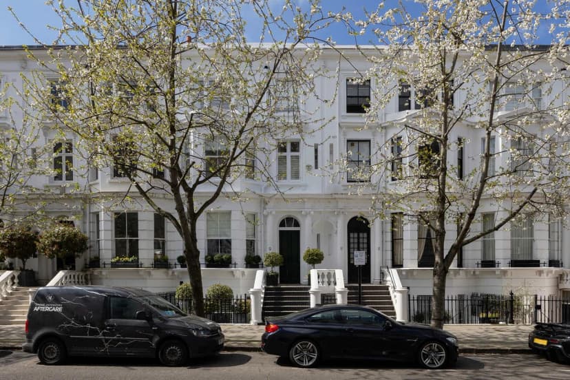 Elegant Five-Bedroom Townhouse in Kensington