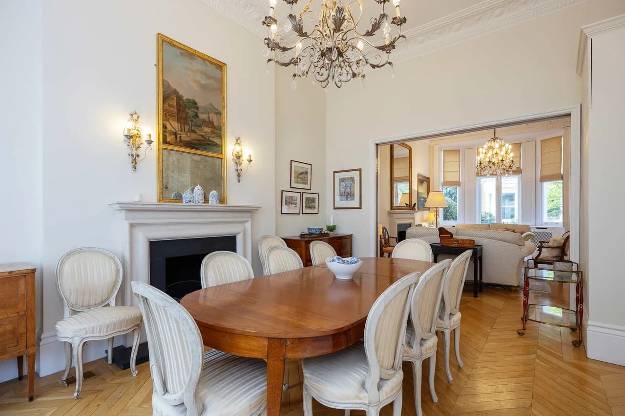 Elegant Townhouse with Terrace in London photo 5