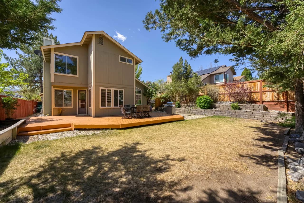 Private Yard Three Bedroom Home in Reno Nevada photo 2