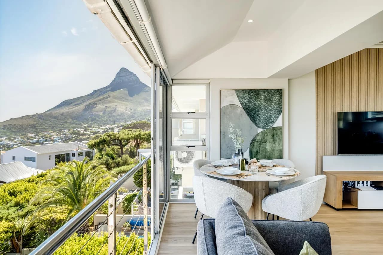 Ocean View Two Bedroom Apartment in Camps Bay photo 2