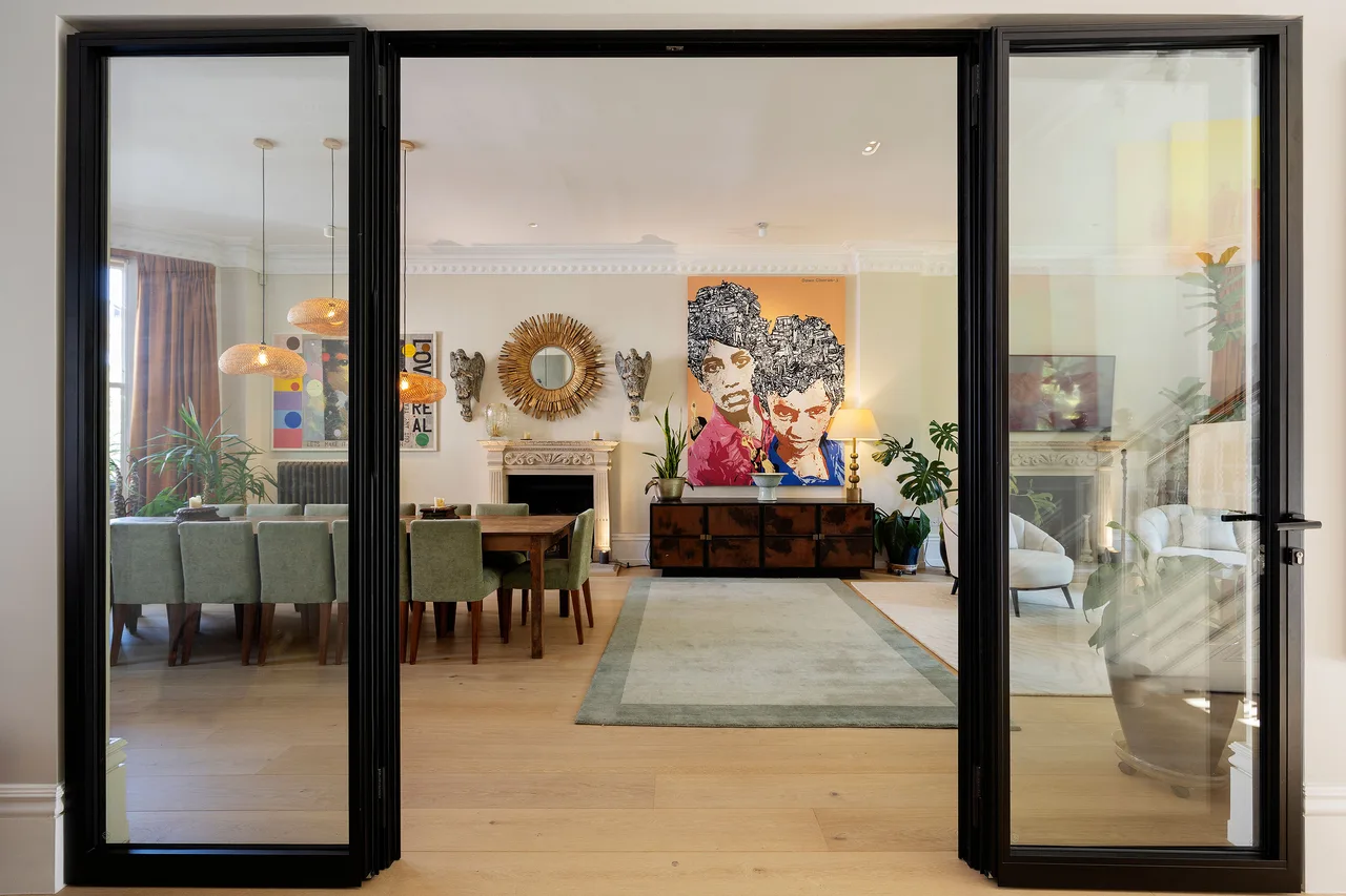 Charming Five Bedroom Retreat in London photo 5