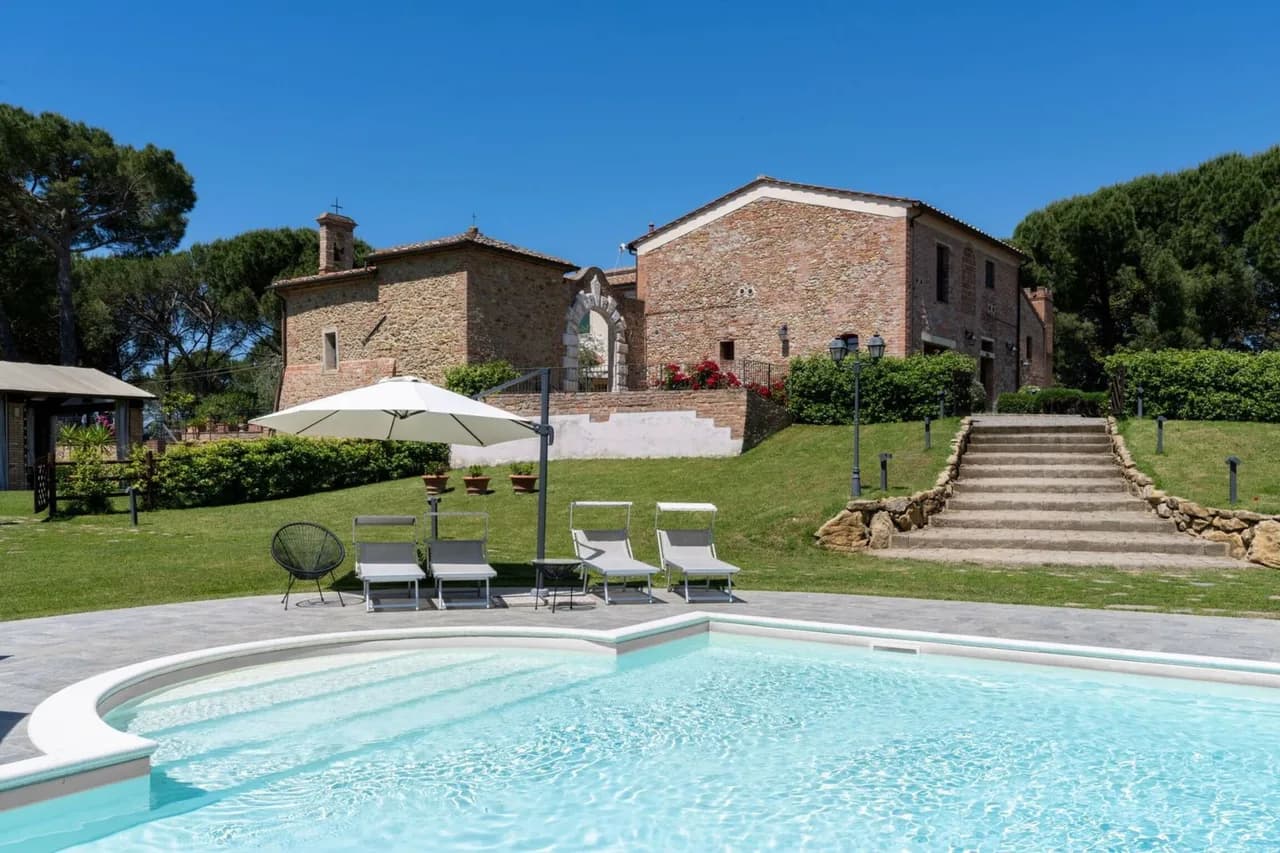 Poolside Two Bedroom Apartment in Peccioli photo 2