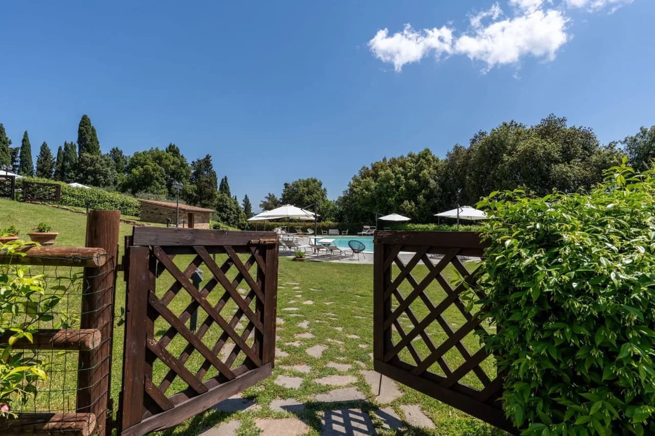 Poolside Two Bedroom Apartment in Peccioli photo 5