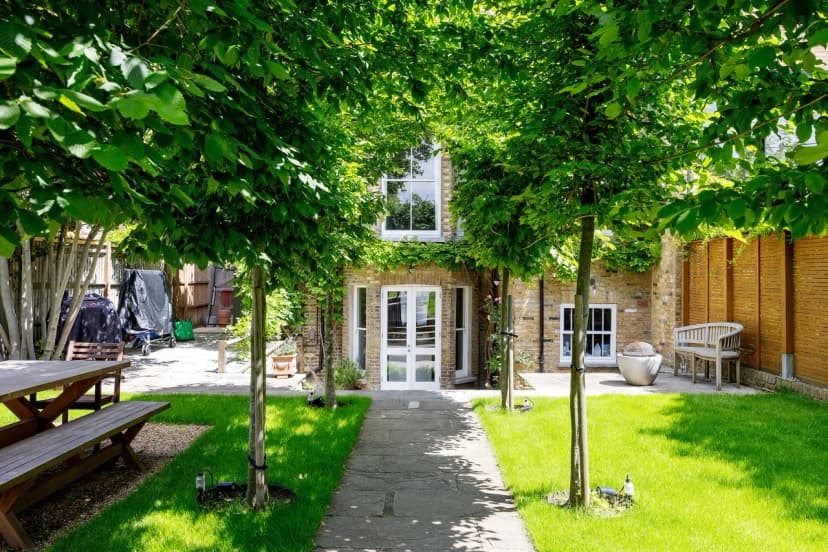 Charming Four Bedroom Retreat in England