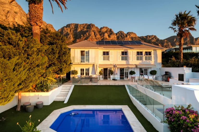Stylish Six Bedroom Retreat in Cape Town