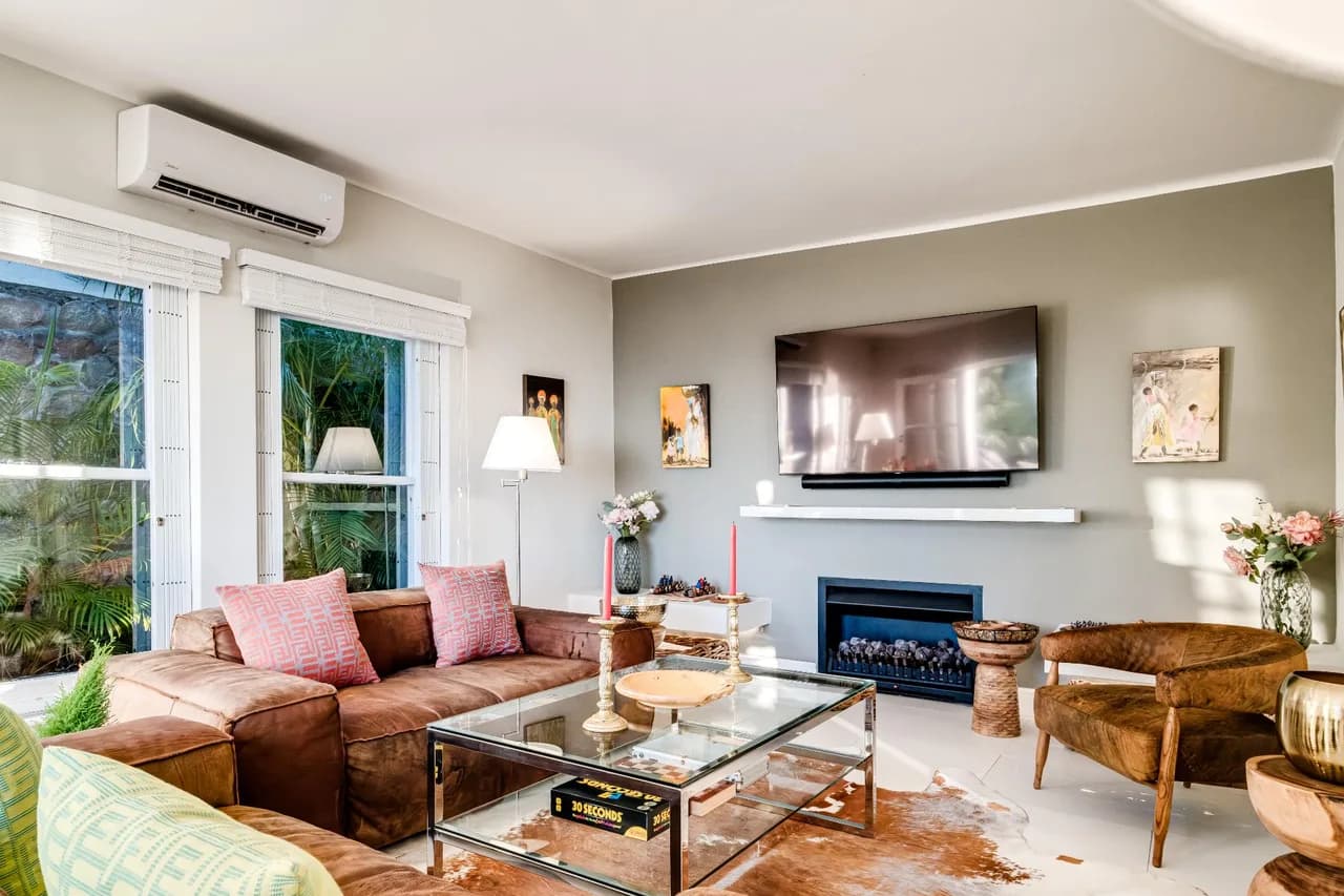 Elegant Six Bedroom Villa in Camps Bay photo 2
