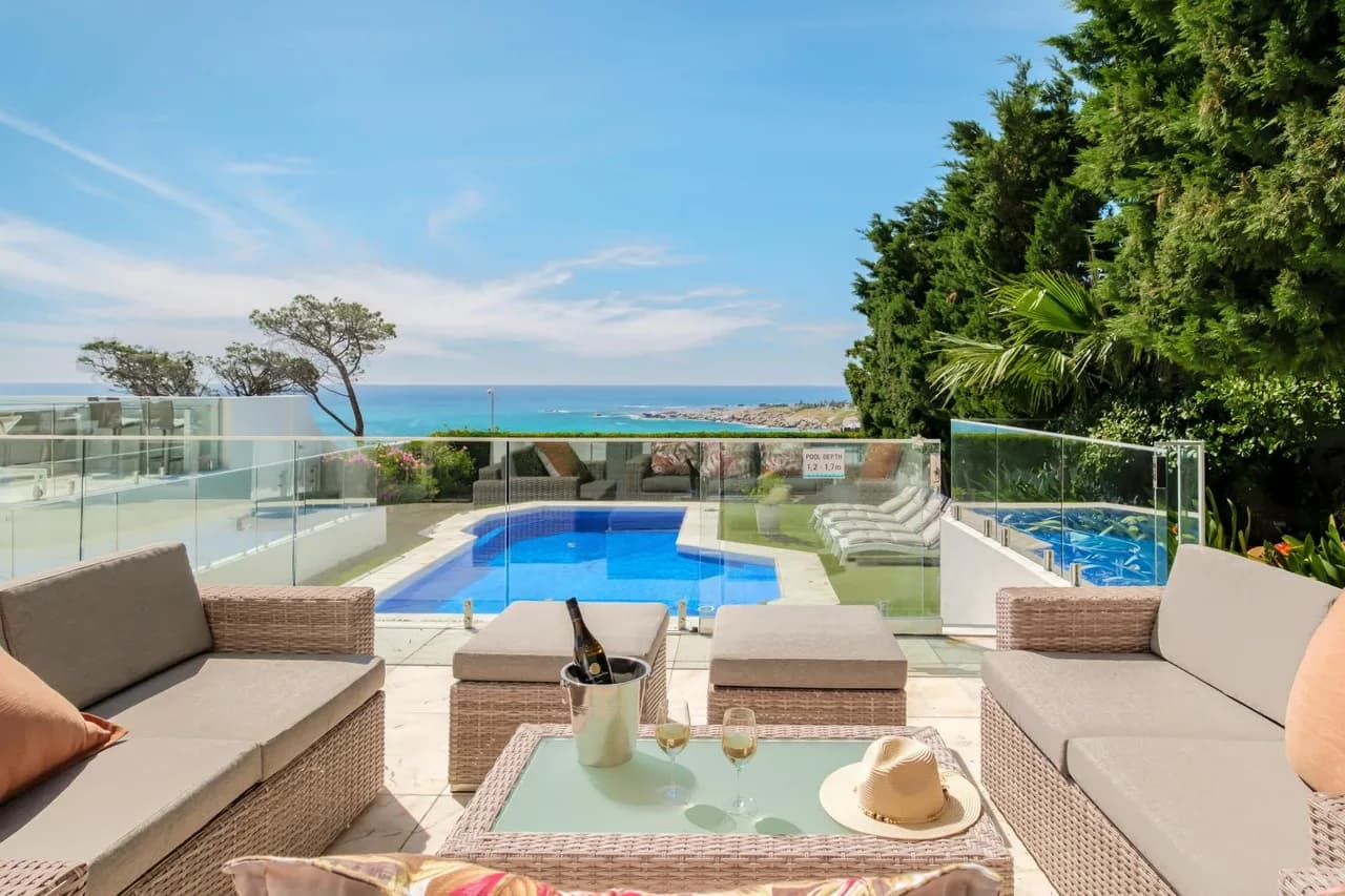 Elegant Six Bedroom Villa in Camps Bay photo 3